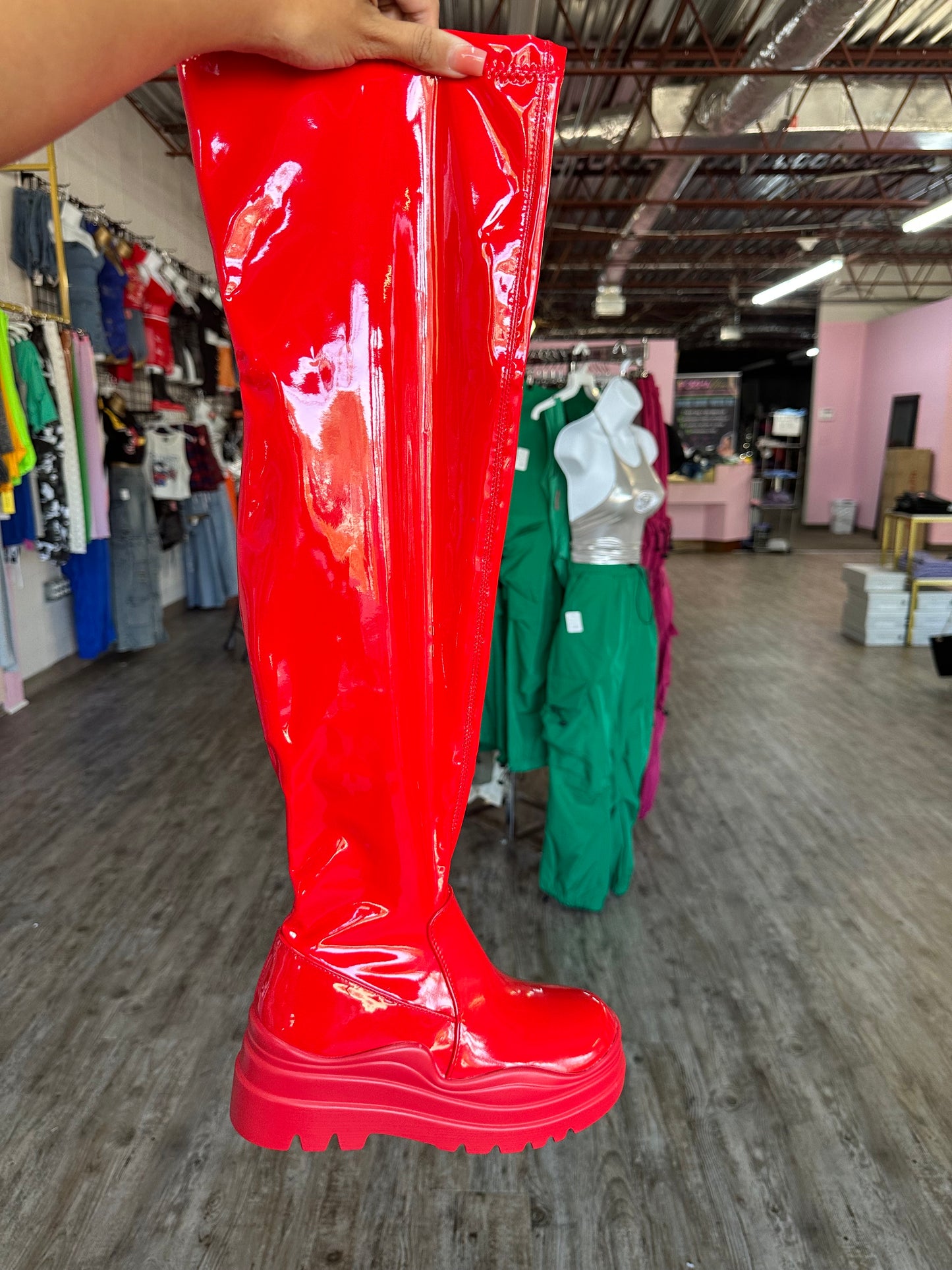 Shiny Flat thigh high - red
